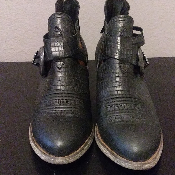 Ariat Boots - Picture 3 of 9